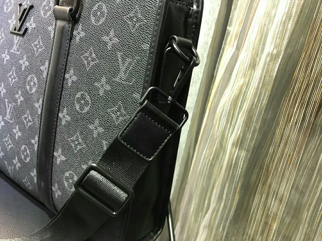 Louis Vuitton (ルイヴィトン) メッセンジャーバッグ 26x29x5cm - 画像 (4)