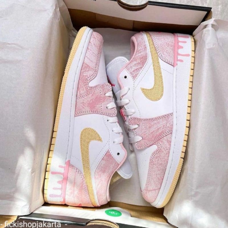 大人も履ける*NIKE Air Jordan 1 Low GS 'Strawberry Ice Cream' - 画像 (11)