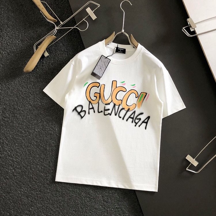 🔥2 つのうち 1 つが無料になります🔥🔥【Gucci ✖️ BALENCIAGA 】グッチ✖️ バレンシアガ 半袖 男女兼用