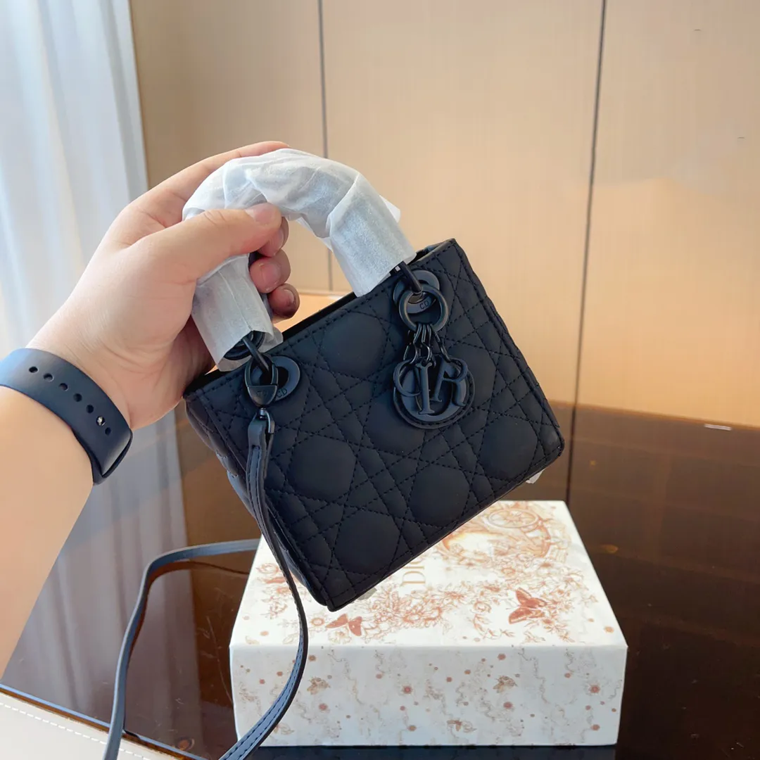 新作話題ディオール☆LADY DIOR マイクロバッグ 9色 - 画像 (2)