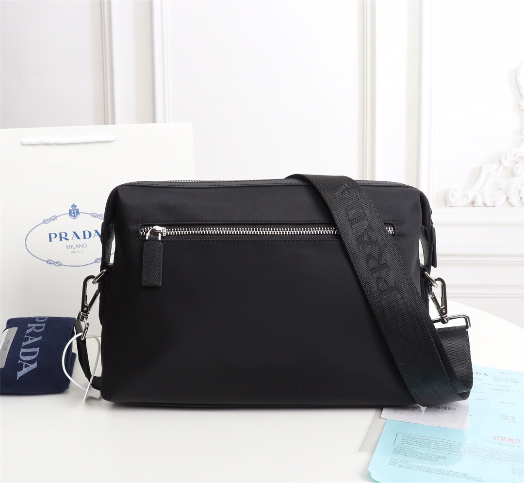 【PRADA 公式旗艦店】プラダ ショルダーバッグ 当日出荷 好評に付き再入荷!31*21*7CM - 画像 (2)