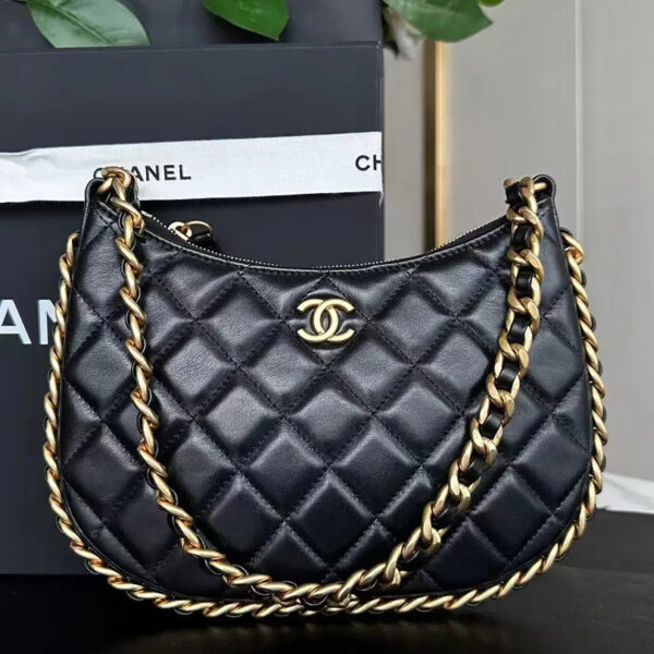 24C/可愛いフォルムで気分上がる★CHANEL ホーボー バッグ