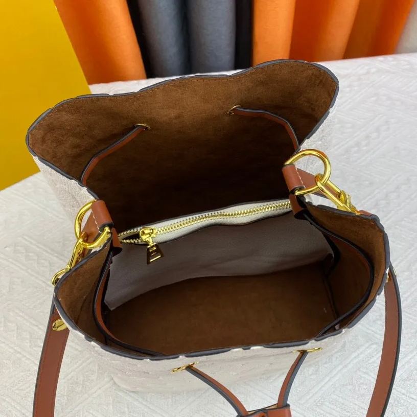 Louis Vuitton お洒落な【ネオノエバッグ MM】レザー 多用途 M45256 M45306 M44022 - 画像 (27)