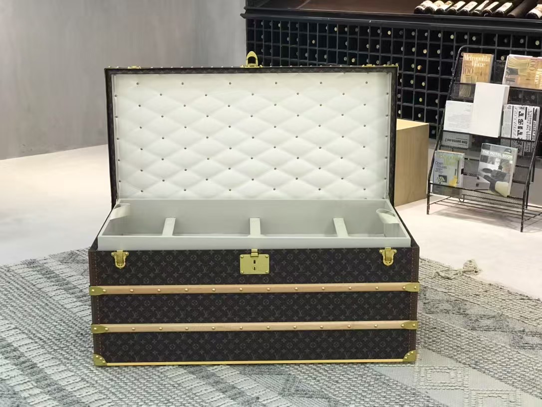 LV hard case coffee table - 画像 (3)