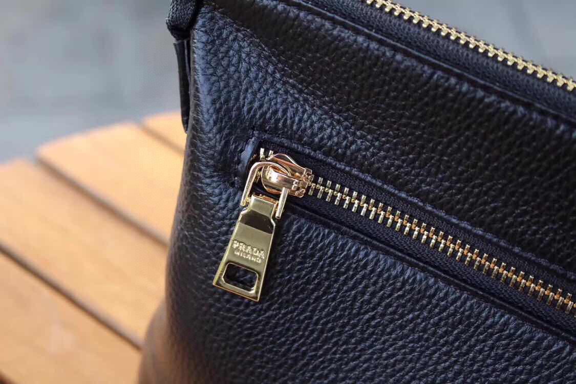 【PRADA 公式 旗艦店】プラダ クラッチバッグ当日出荷 好評に付き再入荷!28*18.5*3CM - 画像 (9)