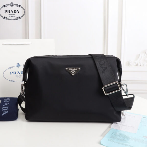 【PRADA 公式旗艦店】プラダ ショルダーバッグ 当日出荷 好評に付き再入荷！31*21*7CM
