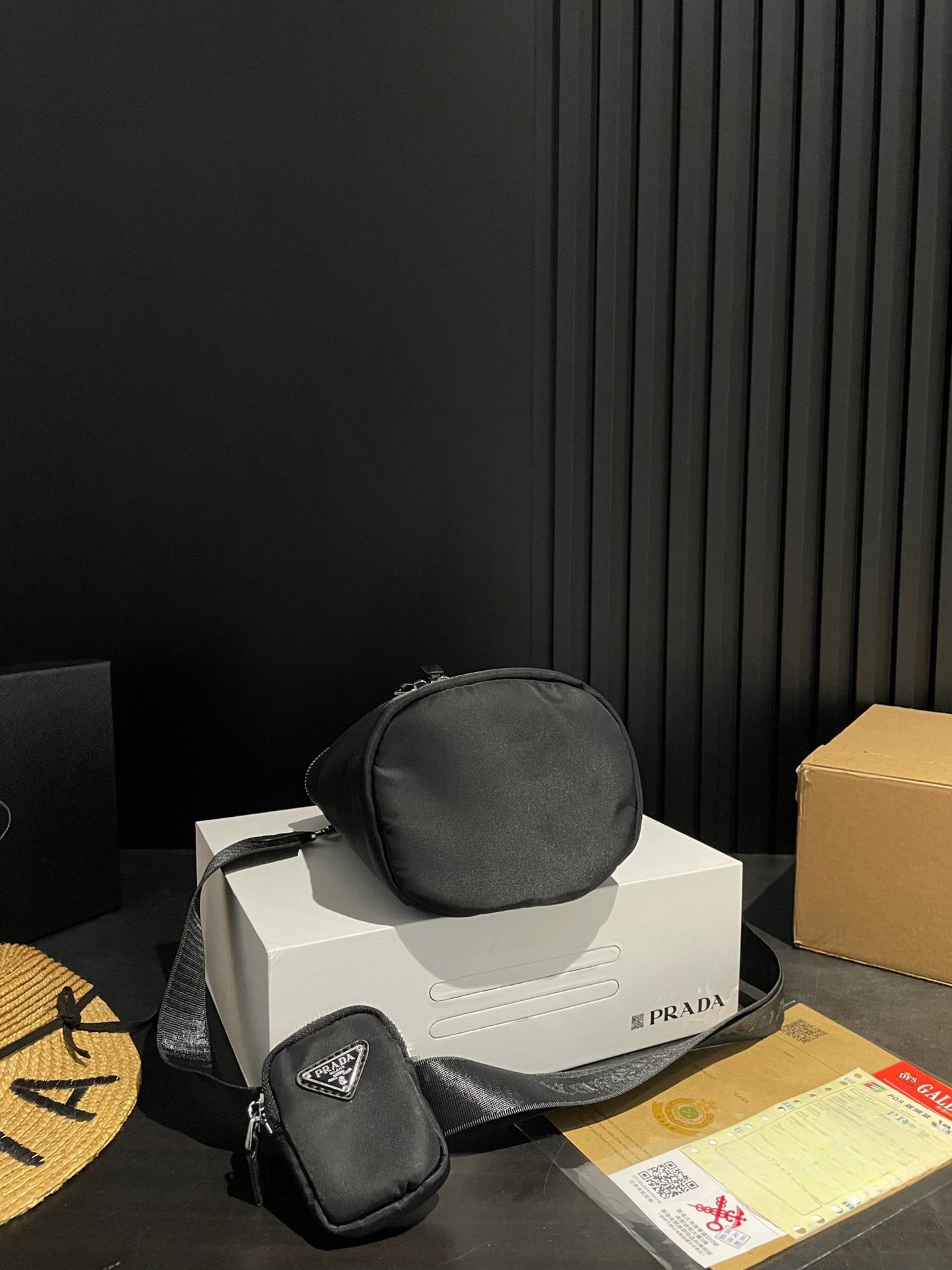 【PRADA 公式 旗艦店】プラダ 斜めがけバッグ 当日出荷 好評に付き再入荷!20*16CM 240719 - 画像 (3)