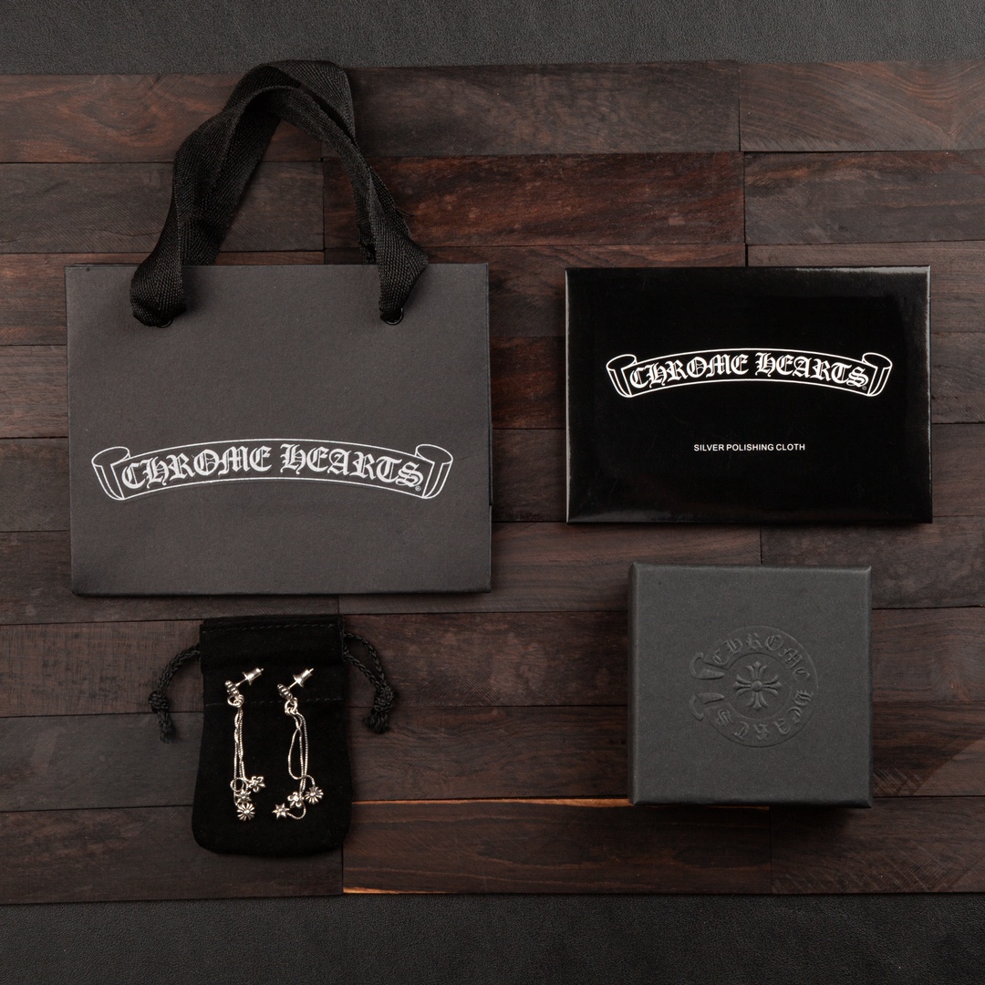 【CHROME HEARTS】 クロムハーツ ファッションスタイルのイヤリング - 画像 (4)