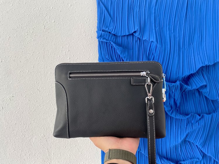 Hermes(エルメス) クラッチバッグ 28 x 17 cm - 画像 (2)