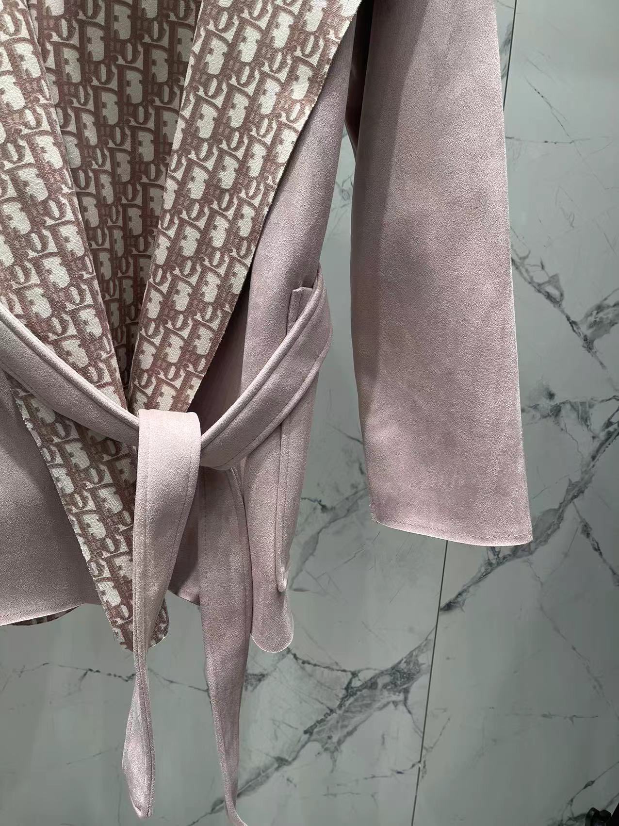 Dior襟付きのタイトベルトコート【50%オフ+送料無料】 - 画像 (9)