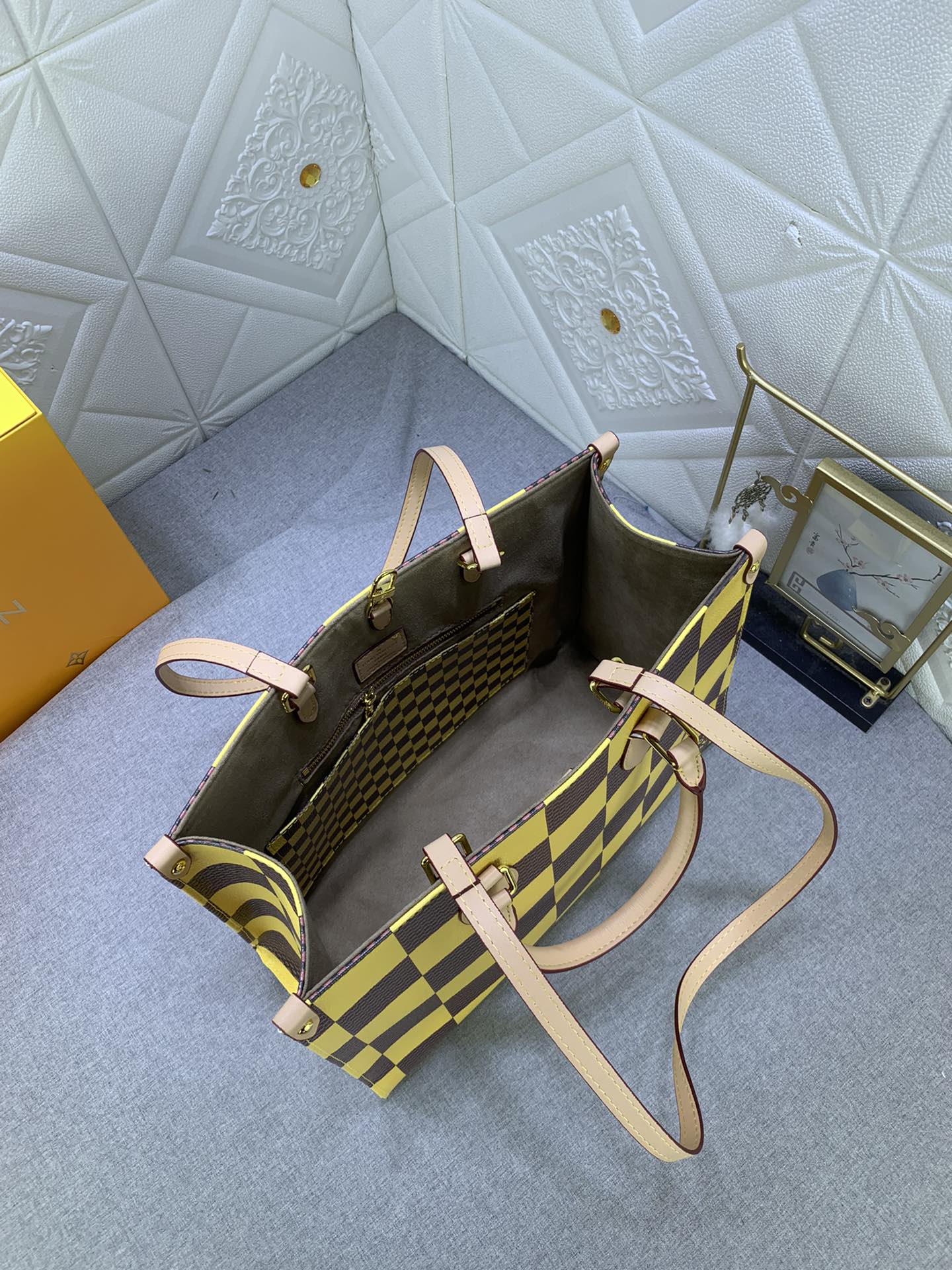 【LOUIS VUITTON】LV 新品ONTHEGO ミディアム ハンドバッグ - 画像 (6)