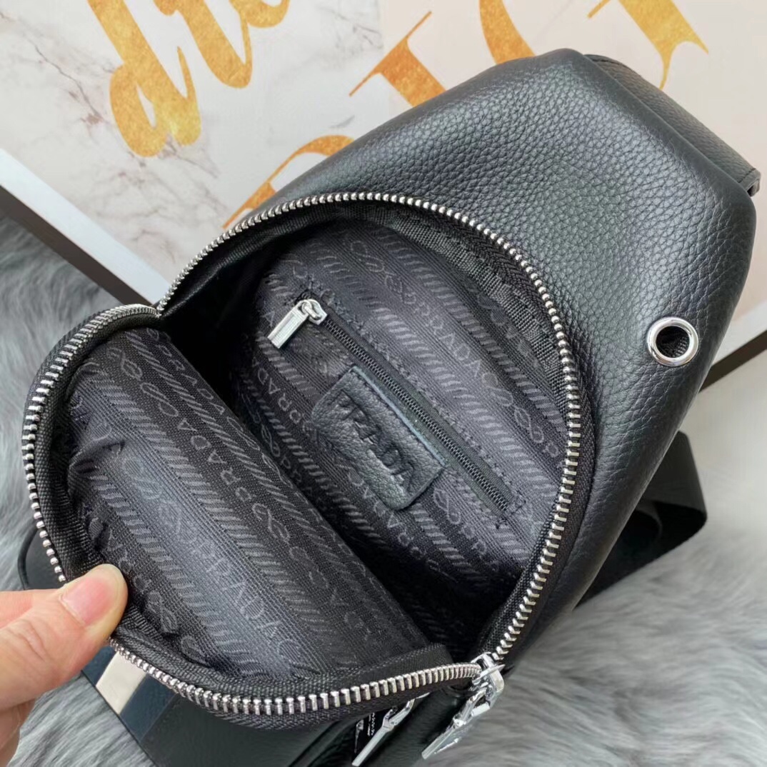 【PRADA 公式 旗艦店】プラダ 胸ポケット当日出荷 好評に付き再入荷!32*18*6CM - 画像 (3)