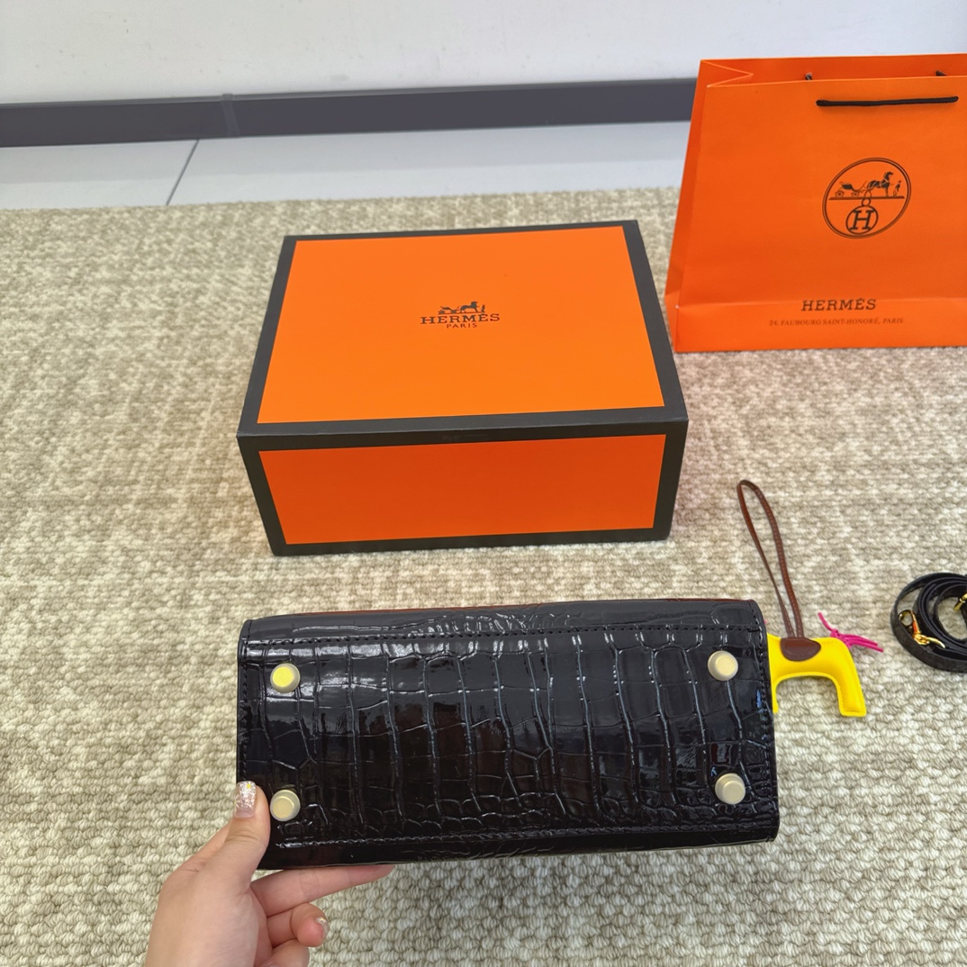 HERMES 高級ワニ革模様 プラチナバッグ - 画像 (10)