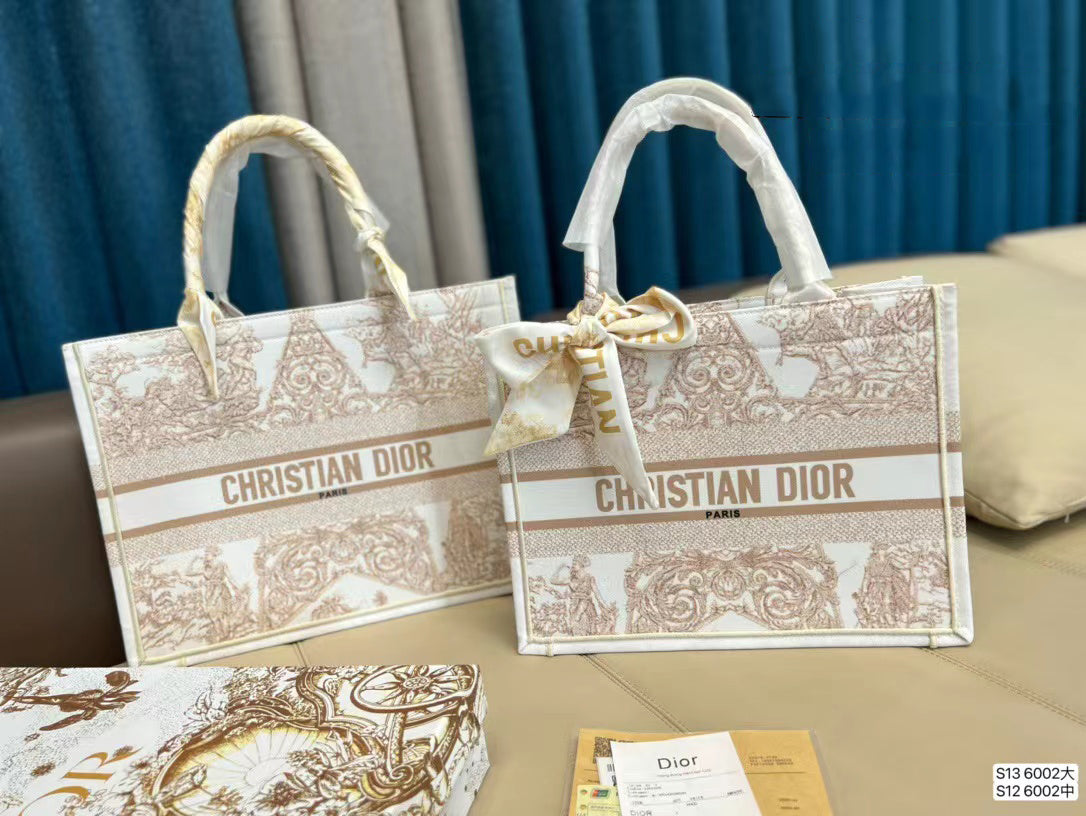 Dior#新作 プラチナ刺繍SS22 D BOOK TOTE バッグ【送料無料】 - 画像 (3)