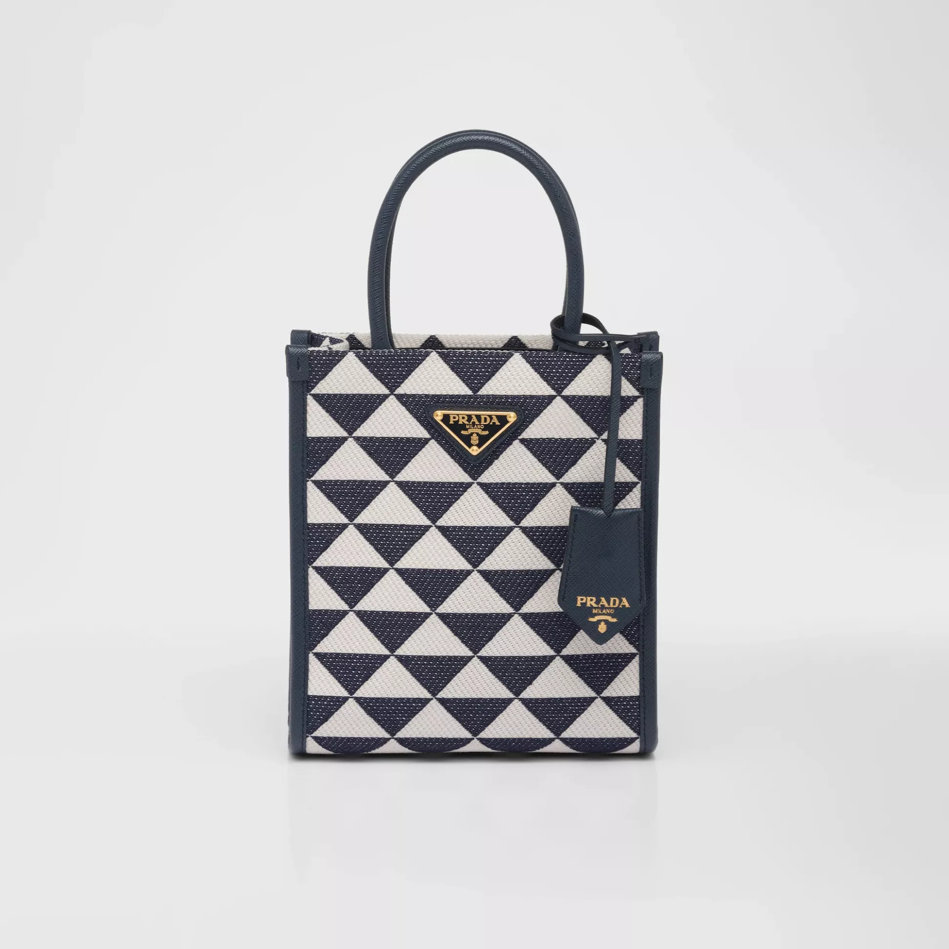 【PRADA】雑誌掲載!藤井夏恋さんが持っている大ヒットのプラダ新作バッグ「シンボル」! - 画像 (11)