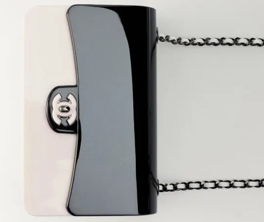 🔥今年のホットトピック! 😍中条あやみが愛用する限定版シャネル2021ミニ黒白アクリルバッグは日本で発売、めったにない購入チャンス!💓 - 画像 (7)