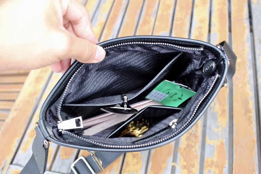 【PRADA 公式旗艦店】プラダ ショルダーバッグ 当日出荷 好評に付き再入荷25*27*5CM - 画像 (4)