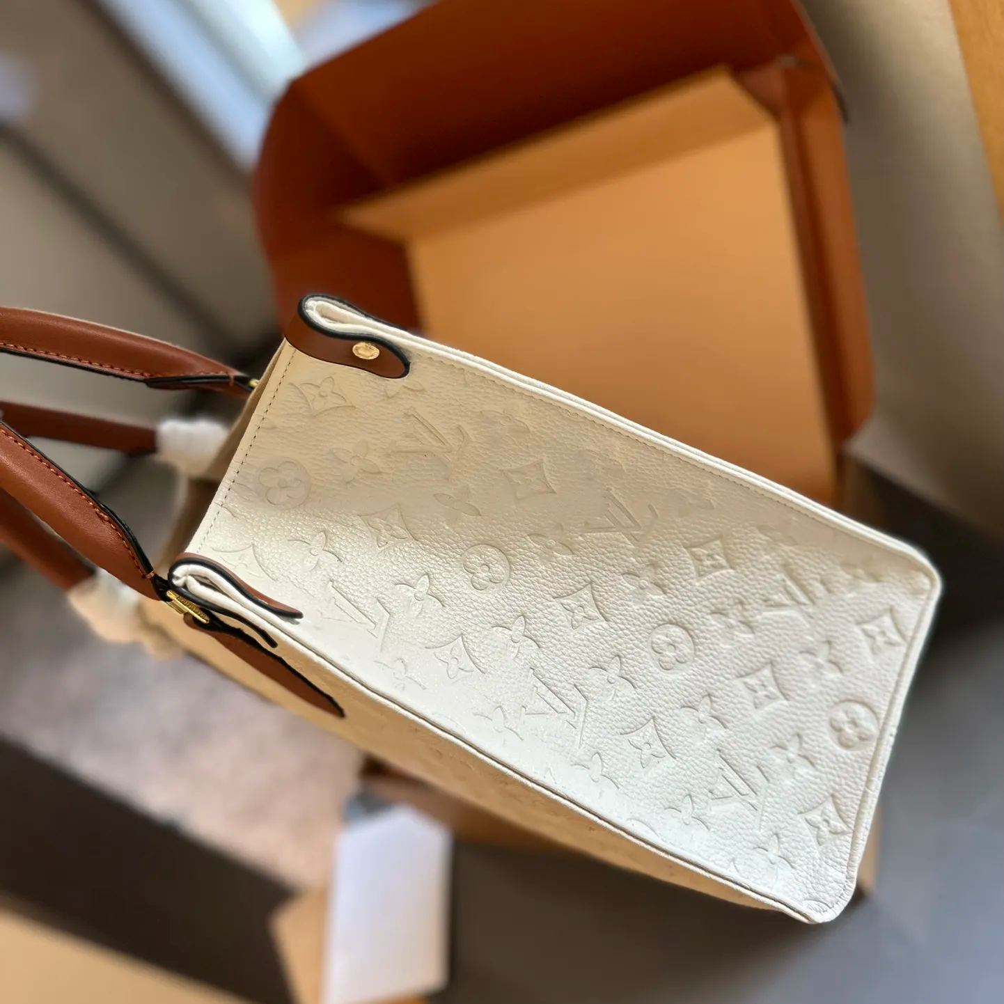 ★LOUIS VUITTON★このミディアム OnTheGo ハンドバッグ - 画像 (5)