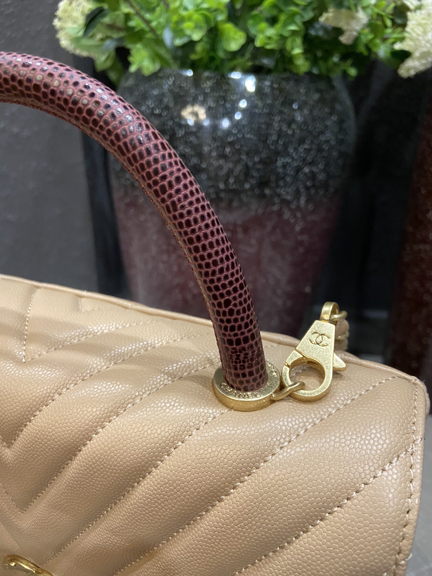 Chanel Cowhide handbag 92991 - 画像 (16)