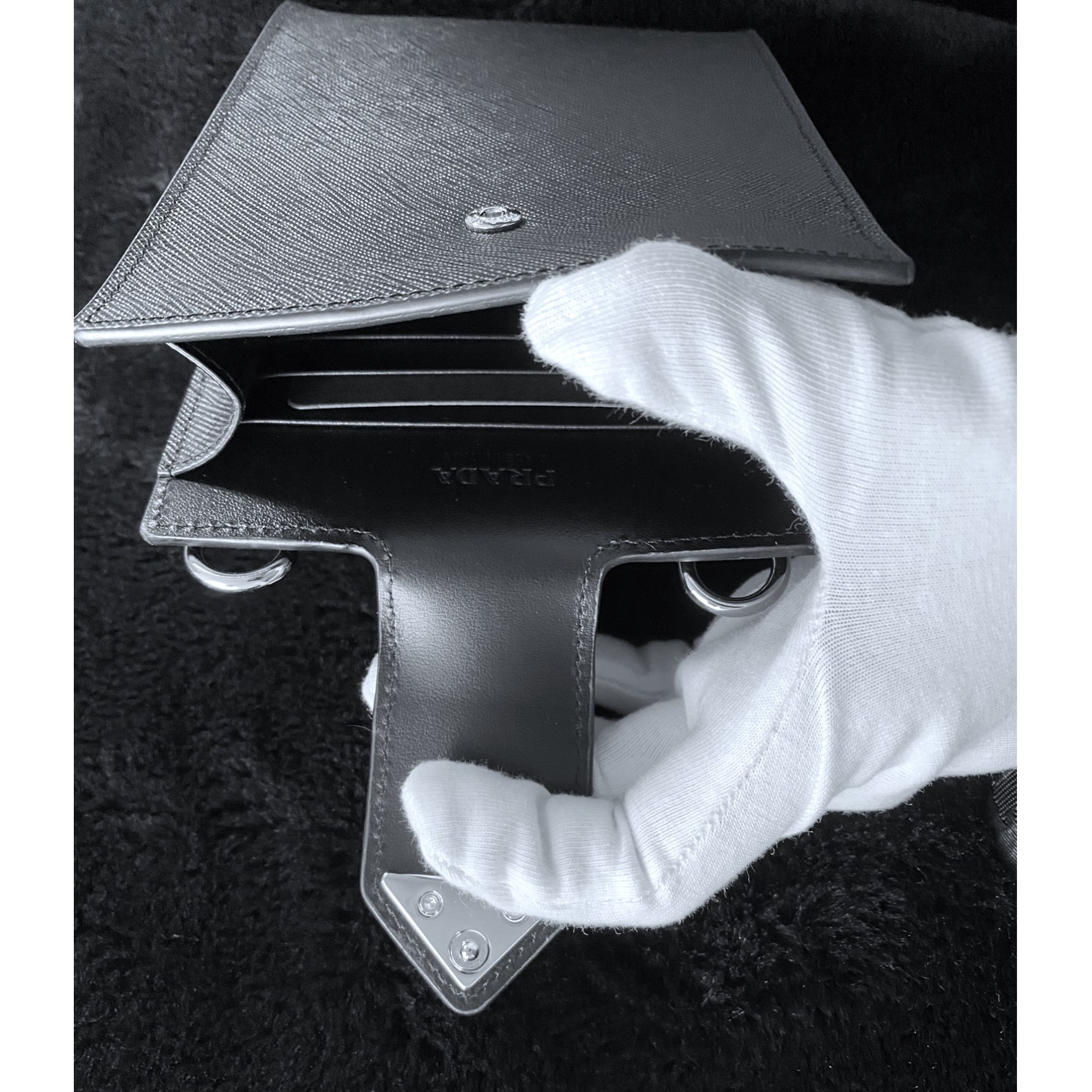 【プラダ】レザー スマホ ケース - 画像 (17)