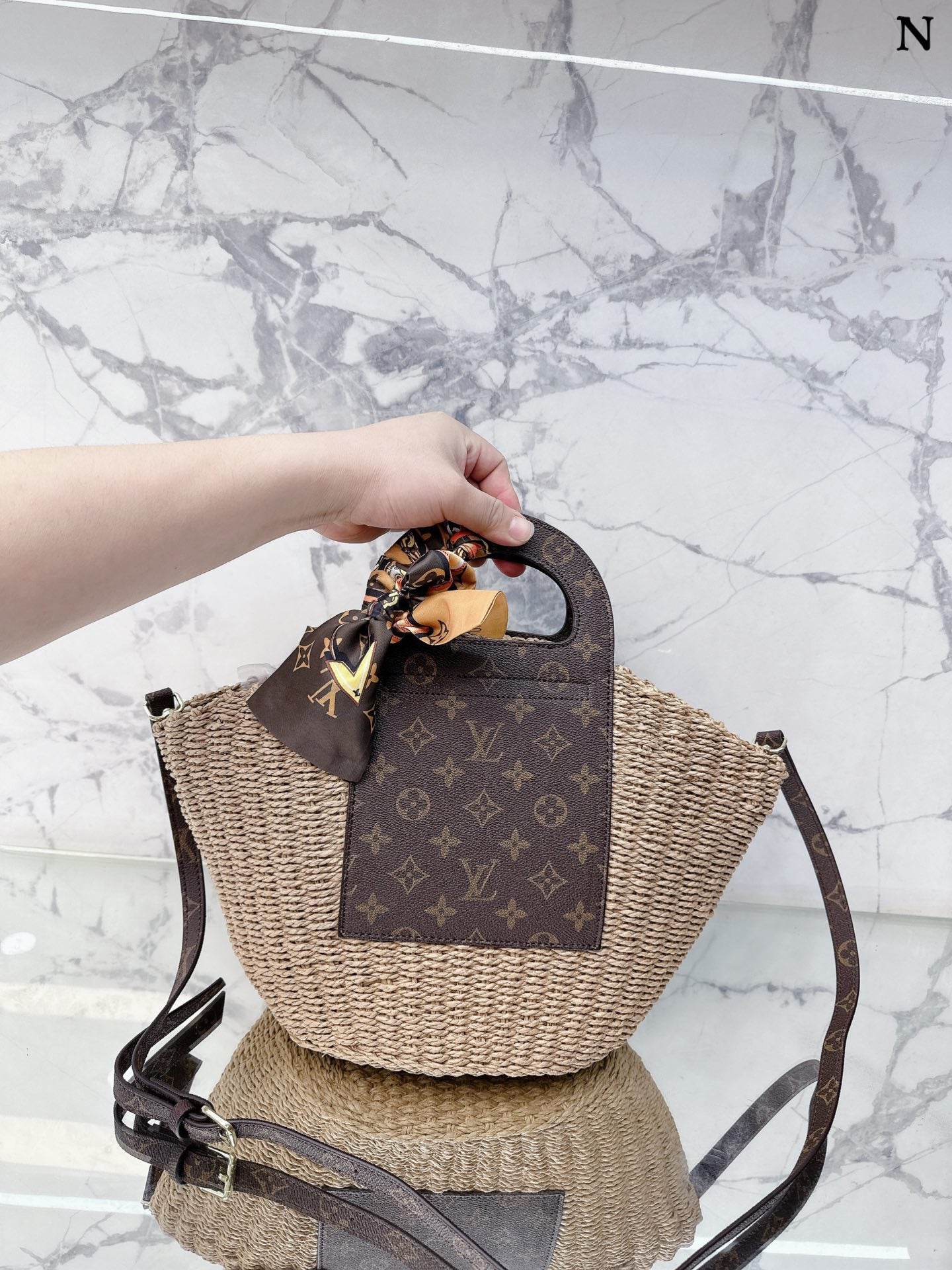 👜L&V わら織りバッグ 革と藁の組み合わせ ハンドバッグ ビーチバッグ - 画像 (8)