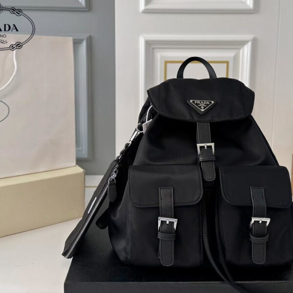 【PRADA 公式 旗艦店】プラダ リュックサック当日出荷 好評に付き再入荷！30*33CM 240719