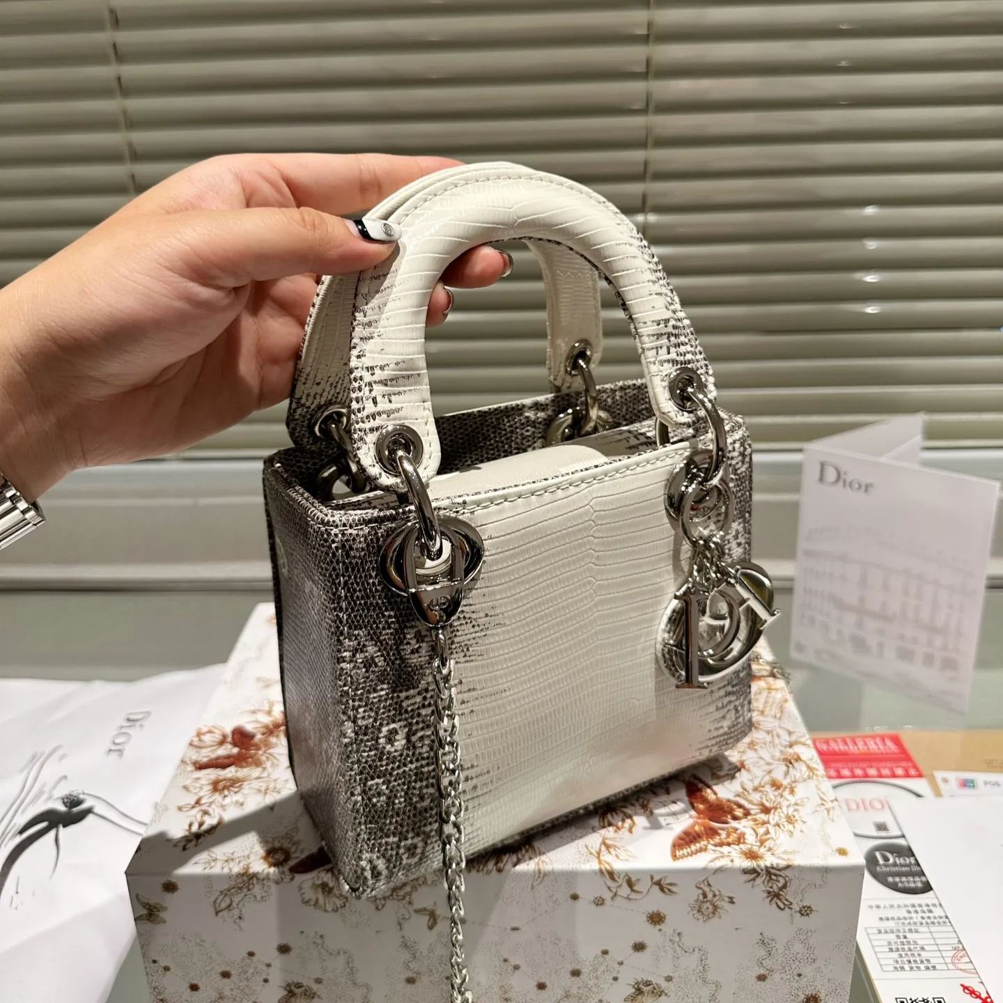 【Dior】ディオール ヒマラヤクロコ スモールLady Diorバッグ 直営店買付 - 画像 (5)