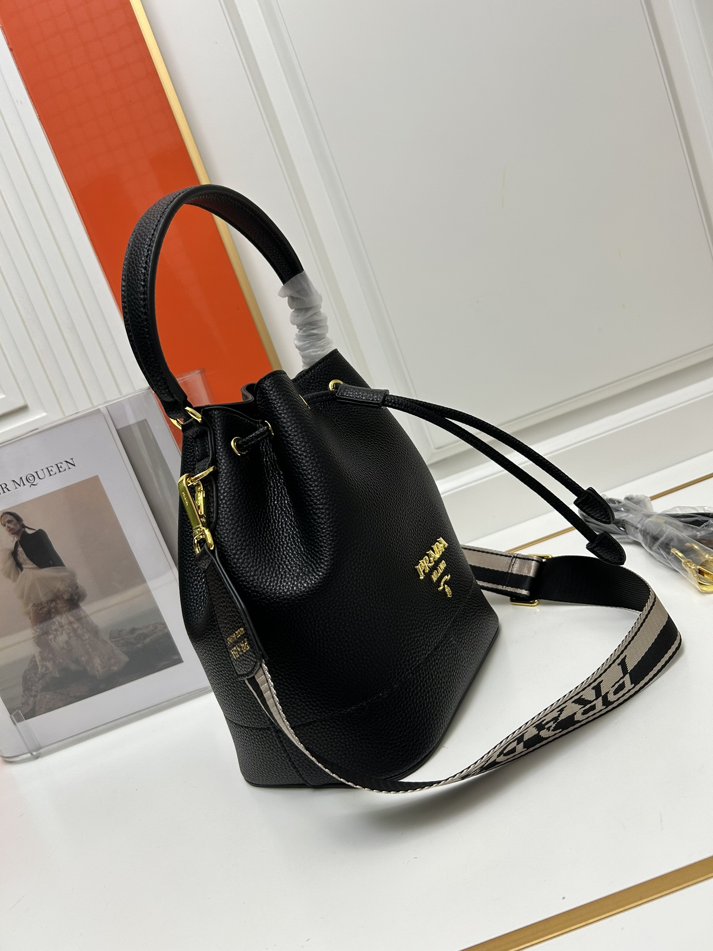 【PRADA 公式旗艦店】プラダ ハンドバッグ 当日出荷 好評に付き再入荷!21*25*15CM - 画像 (7)