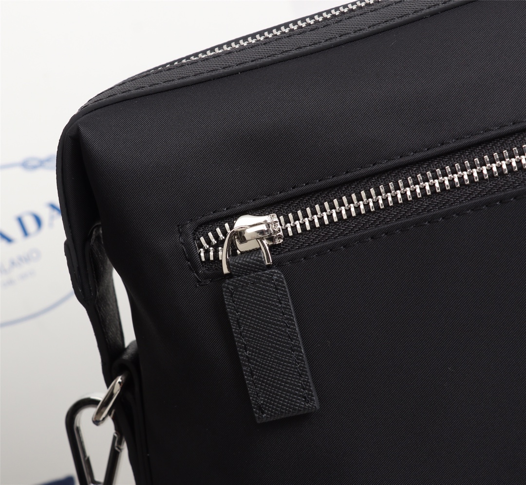 【PRADA 公式旗艦店】プラダ ショルダーバッグ 当日出荷 好評に付き再入荷!31*21*7CM - 画像 (7)