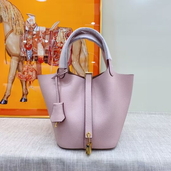 エルメスのショッピングバスケット