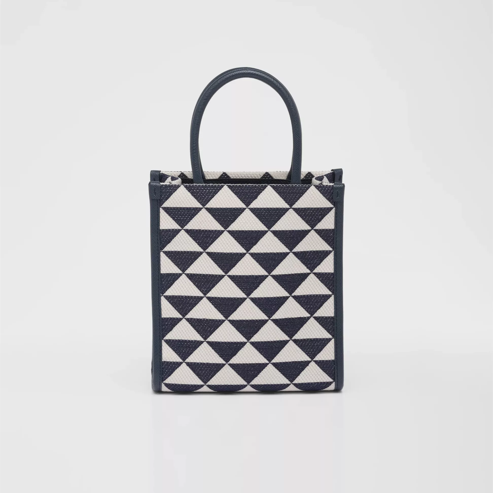 【PRADA】雑誌掲載!藤井夏恋さんが持っている大ヒットのプラダ新作バッグ「シンボル」! - 画像 (12)