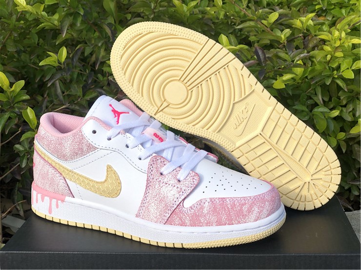 大人も履ける*NIKE Air Jordan 1 Low GS 'Strawberry Ice Cream' - 画像 (9)