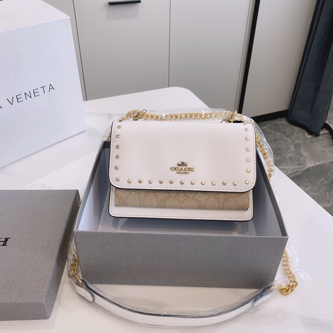 Coach コーチ メッセンジャーバッグ 21*15*7cm