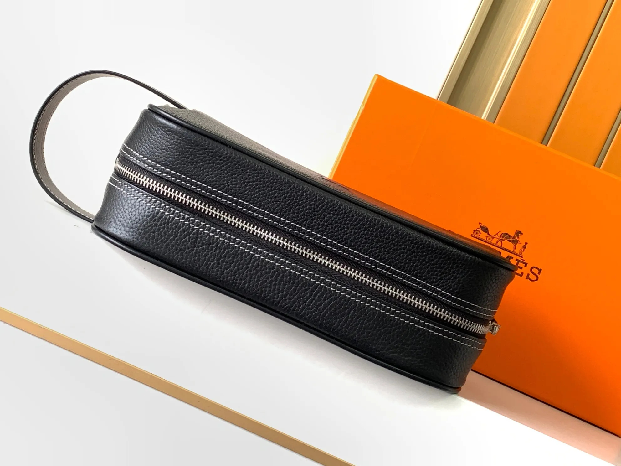 【HERMES 公式旗艦店】エルメス クラッチバッグ 当日出荷 好評に付き再入荷!27*15*10CM - 画像 (3)
