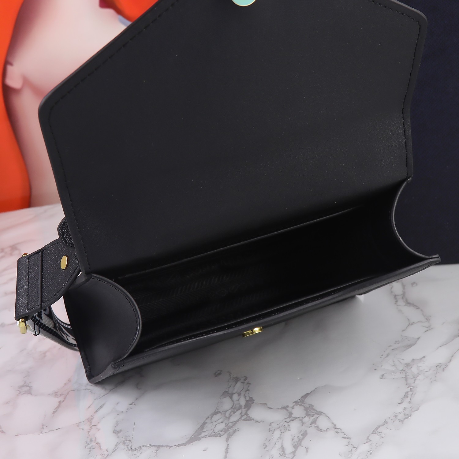 【PRADA 公式旗艦店】プラダ 斜めがけバッグ 当日出荷 好評に付き再入荷!21*14*6.5CM - 画像 (5)