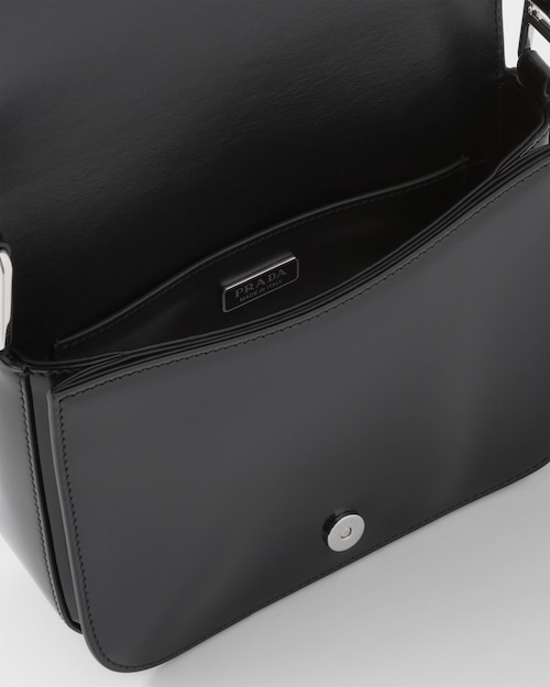 大人気!雑誌「VIVI」に掲載!藤田ニコルの愛用ブランドの新作バッグが掲載されたブラックレザーショルダーバッグ 大人の女性へ - 画像 (6)