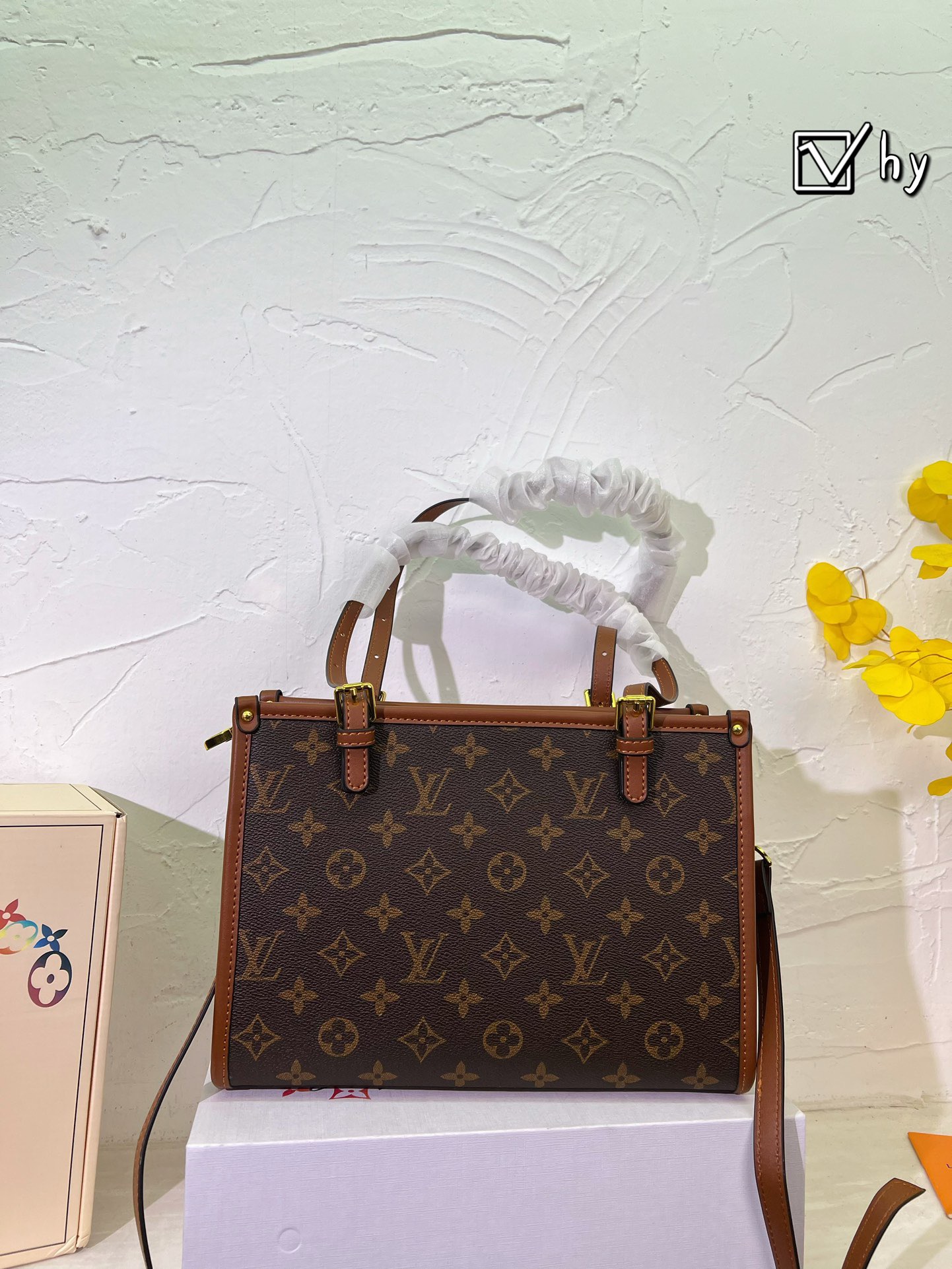 【L&V】ショルダーバッグは斜め掛けも可能 - 画像 (2)