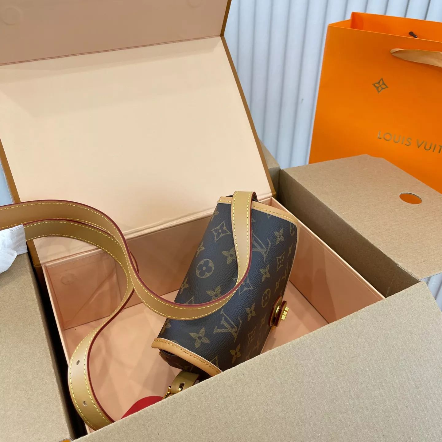 大人気☆Louis Vuitton 子豚の鞍包みTambourin - 画像 (2)