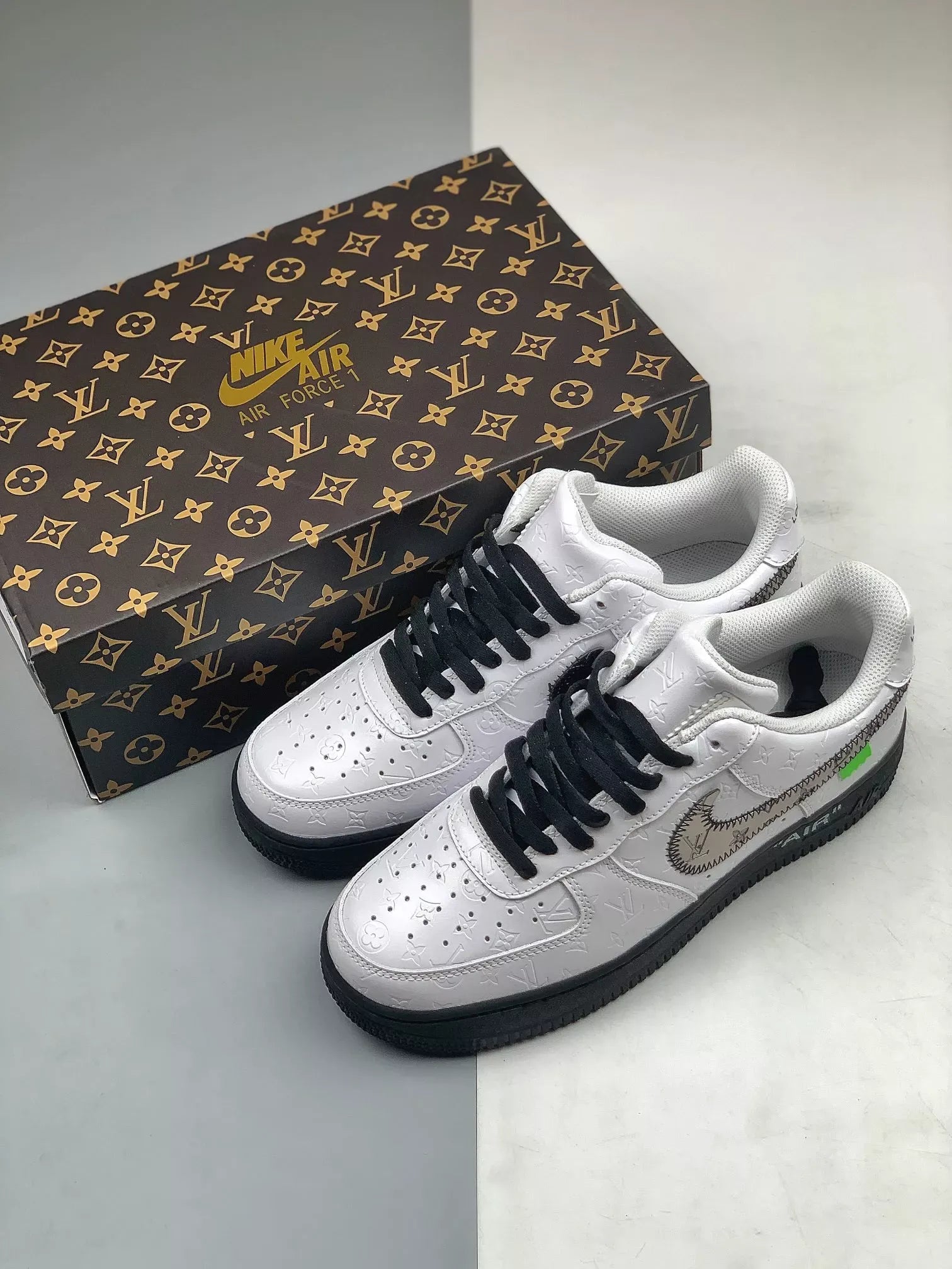 【新商品発売】【今年の新商品】LOUISVUITTON X NIKE ナイキエアフォース1 ホワイト【代金引換】 - 画像 (2)