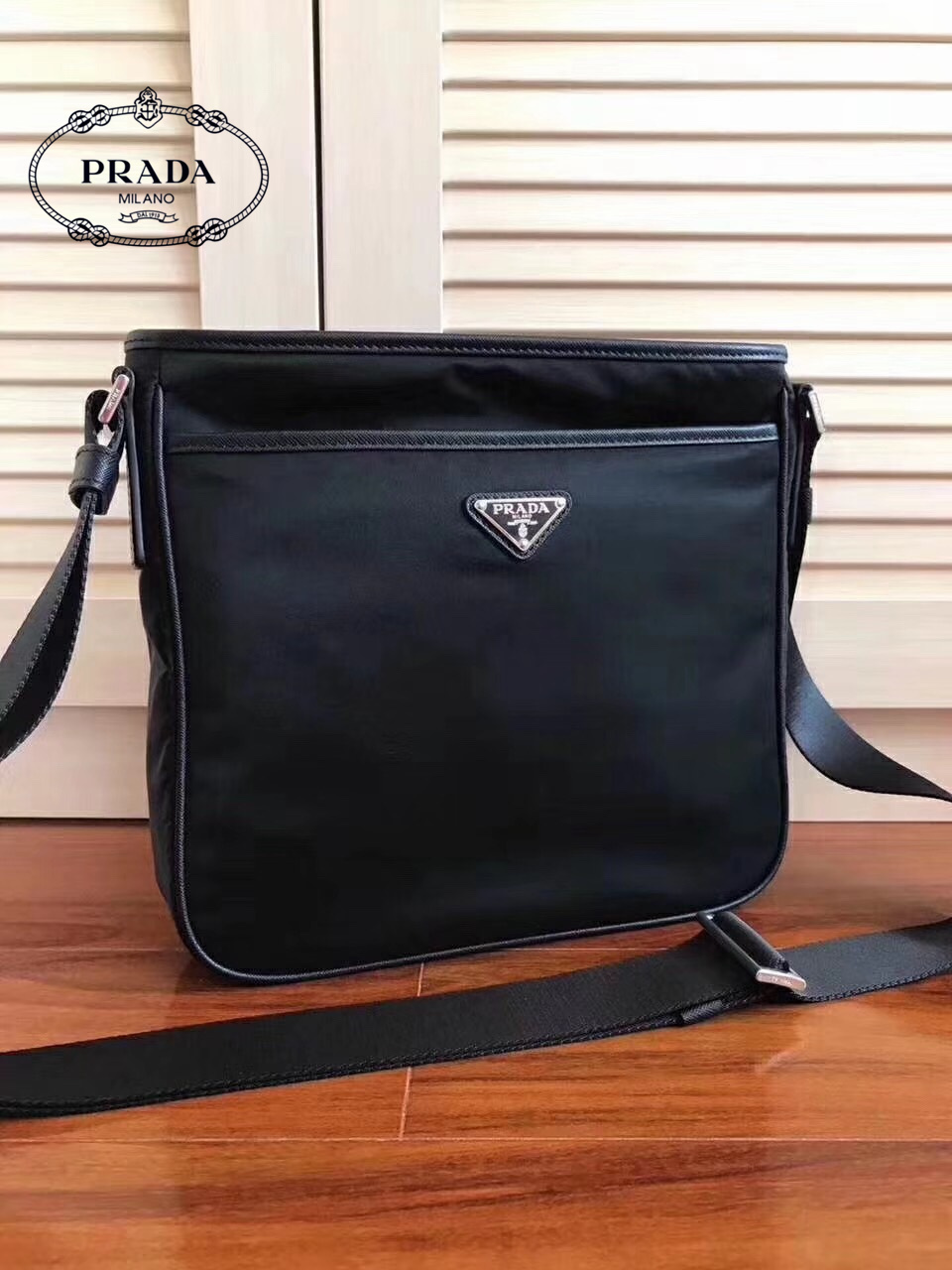 【PRADA 公式 旗艦店】プラダ 斜めがけバッグ 当日出荷 好評に付き再入荷!27*25.5*6CM