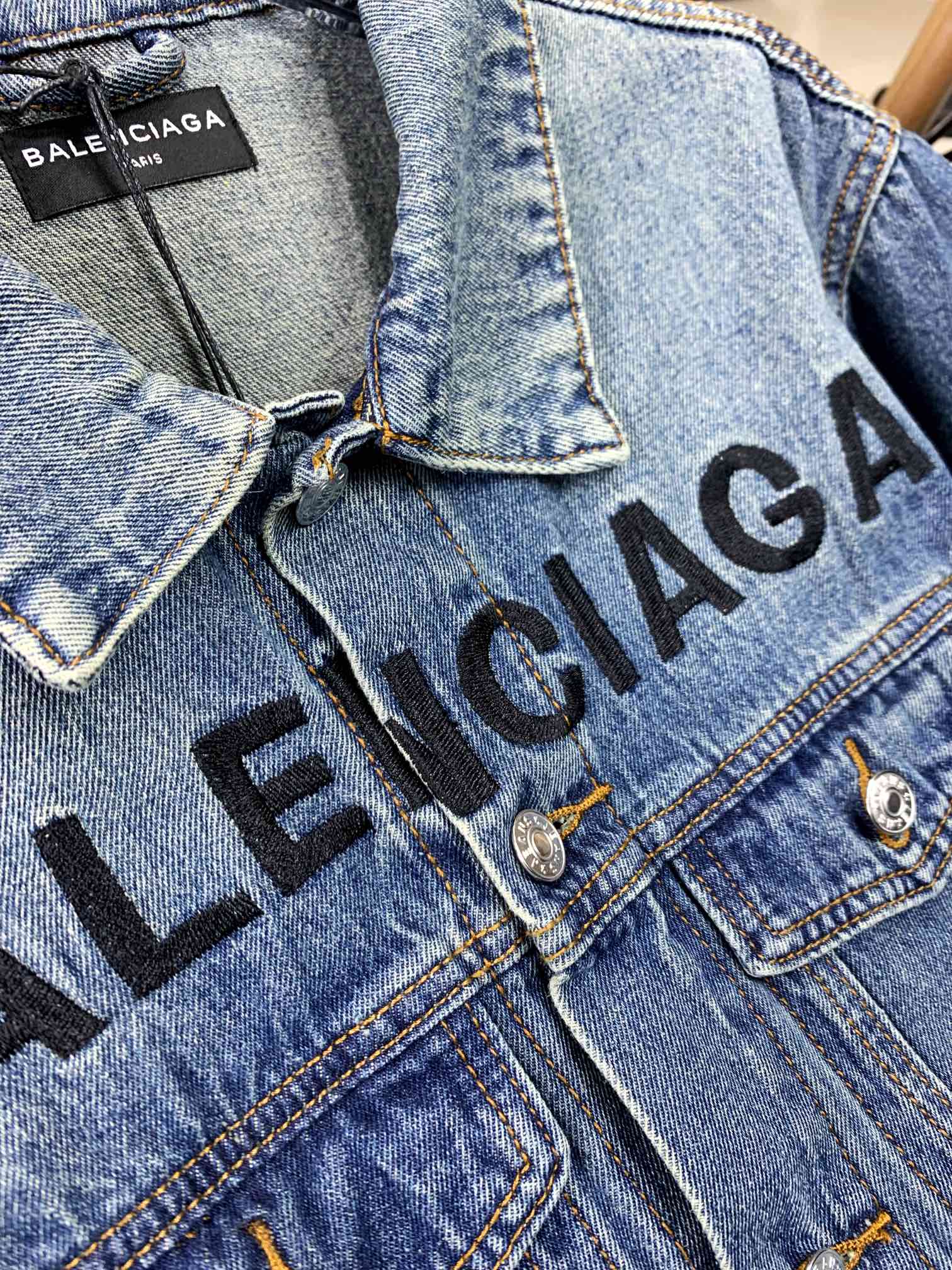 【BALENCIAGA】バレンシアガの新しい刺繍デニムジャケット - 画像 (9)