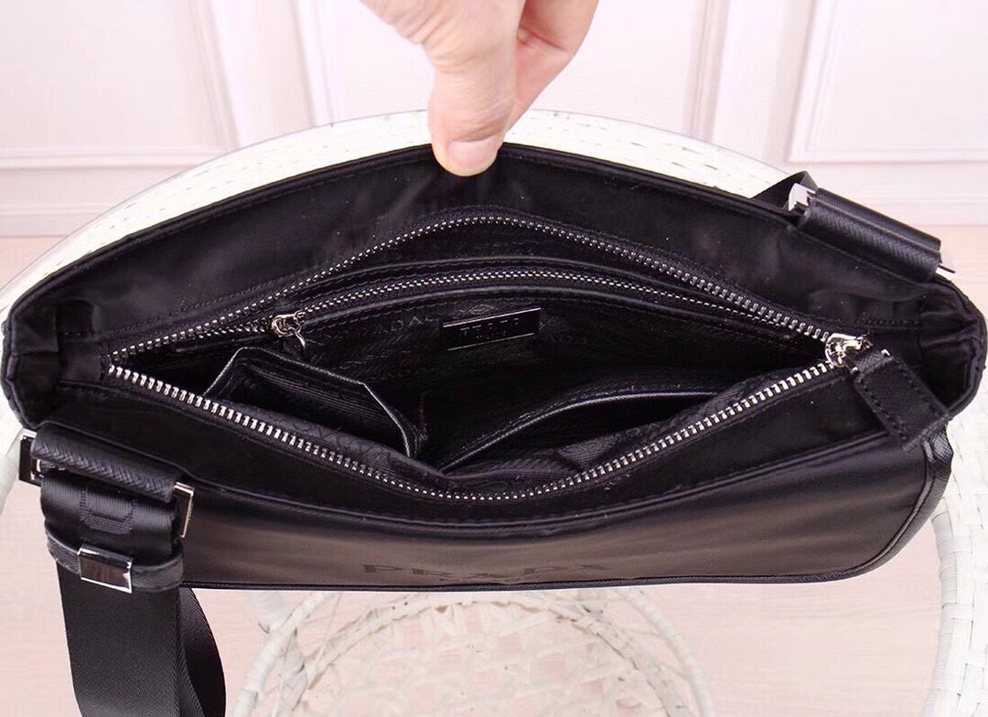 【PRADA 公式 旗艦店】プラダ 斜めがけバッグ 当日出荷 好評に付き再入荷!30*26*6CM - 画像 (5)