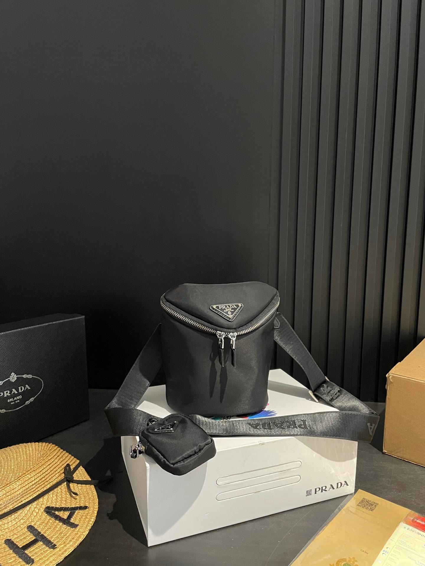 【PRADA 公式 旗艦店】プラダ 斜めがけバッグ 当日出荷 好評に付き再入荷!20*16CM 240719 - 画像 (8)