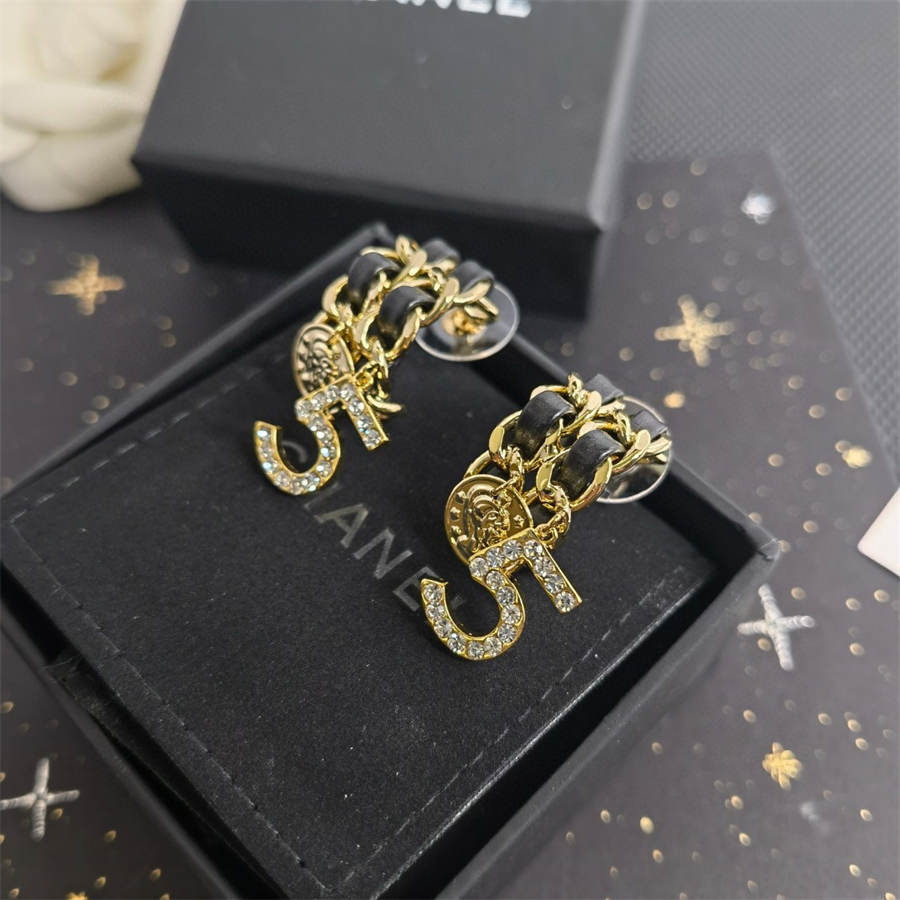 Chanel crystal diamond leather woven tag 5 letter earrings - 画像 (7)