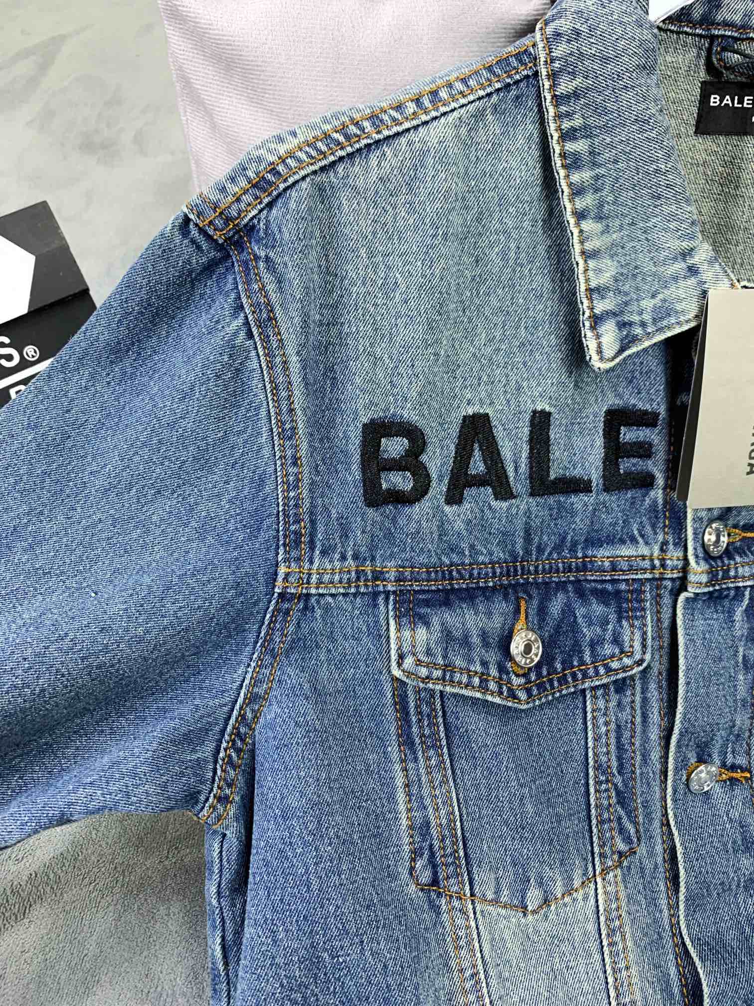 【BALENCIAGA】バレンシアガの新しい刺繍デニムジャケット - 画像 (5)