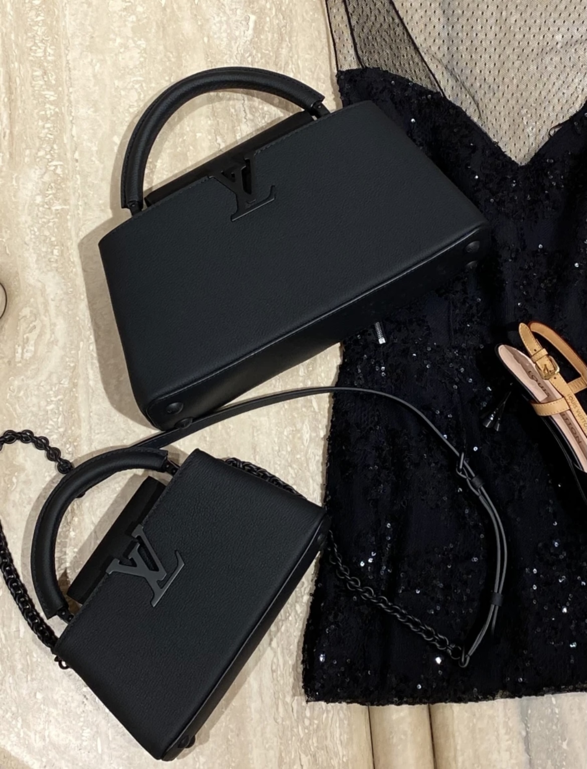 【スタイリッシュに♪】Louis Vuitton★カプシーヌ EW MM M23947 M23948 - 画像 (8)