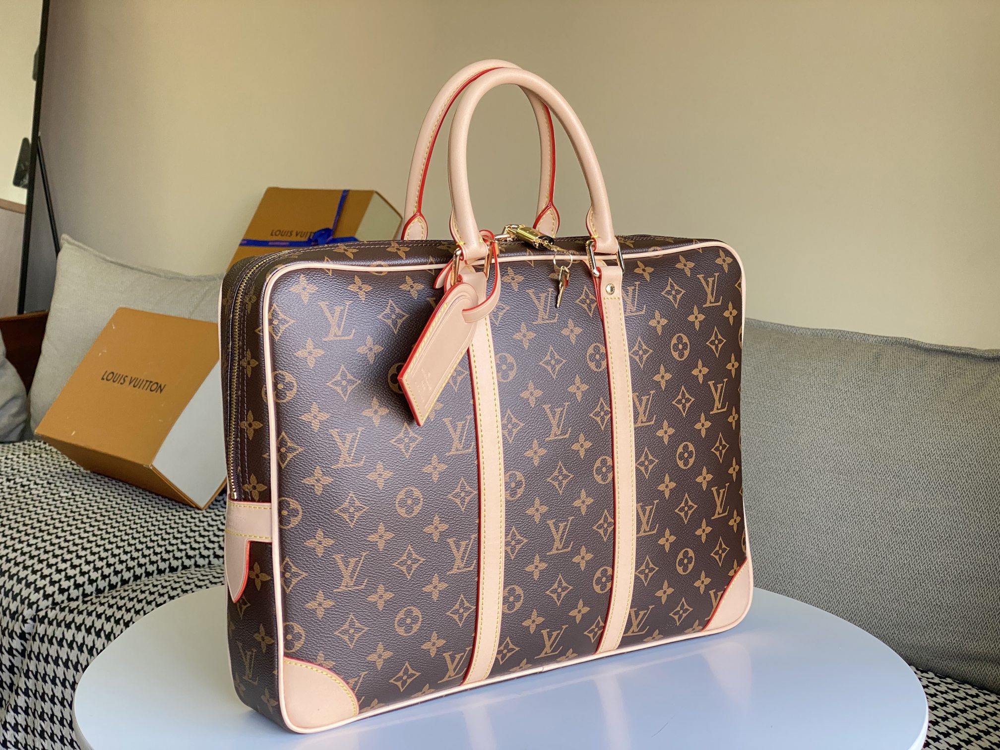 【LOUIS VUITTON】Porte-Documents Voyage モノグラム キャンバス製ブリーフケース - 画像 (2)