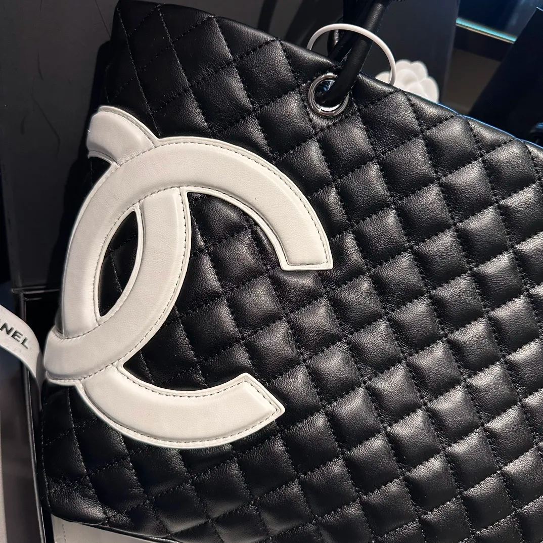 【トレンドのバイカラー♪】CHANEL シャネル ショルダーバッグ - 画像 (9)