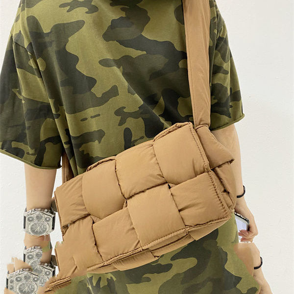 BOTTEGA VENETA テック カセット クロスボディ ミディアム - 画像 (7)