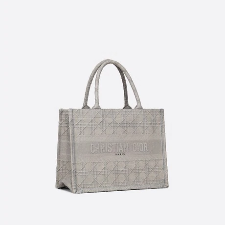 日本先行発売 ディオールブックトート カナージュ エンブロイダリー スモールバッグ ボワ ドゥ ローズ - 画像 (4)